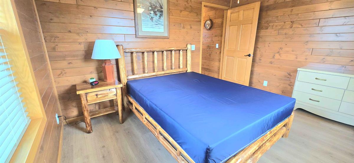 Cabin 5 - Main Level Bedroom