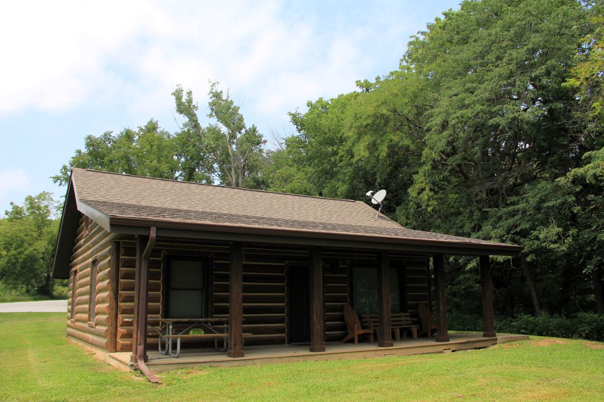 Cordova Park, Oak Cabin