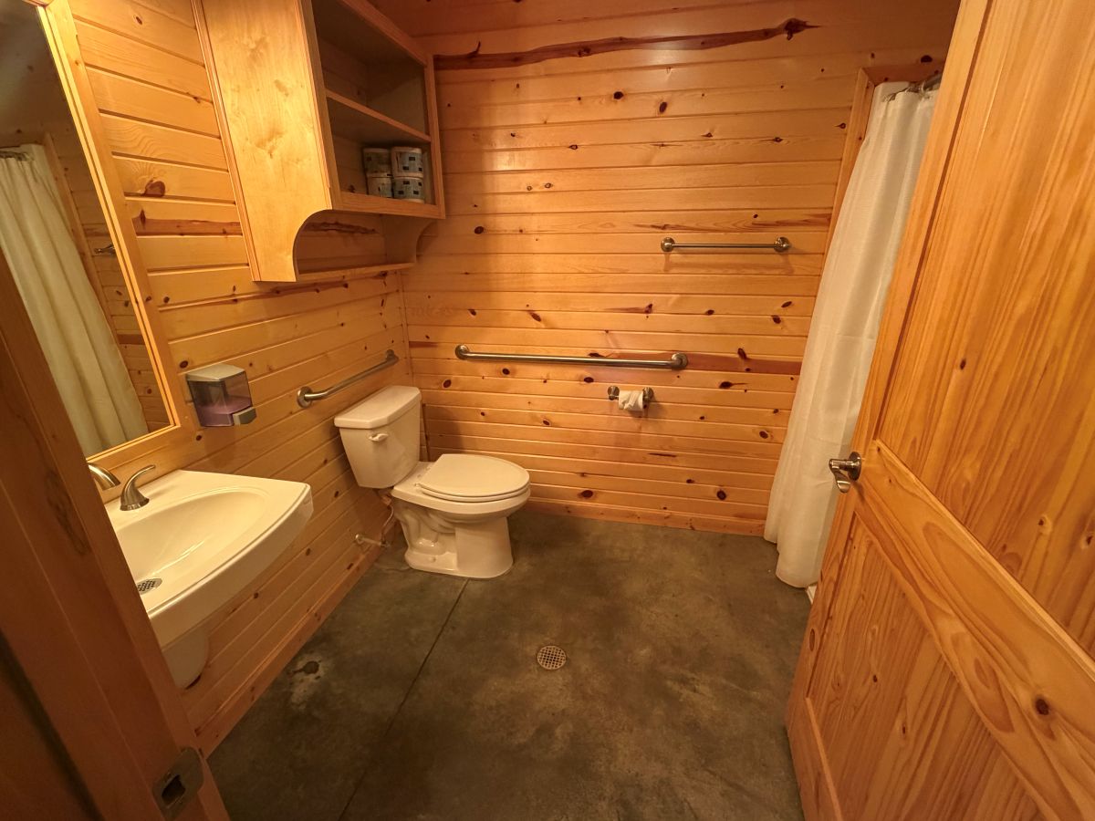 Timberview Cabin - Full bathroom with toilet, sink and handicap accessible shower