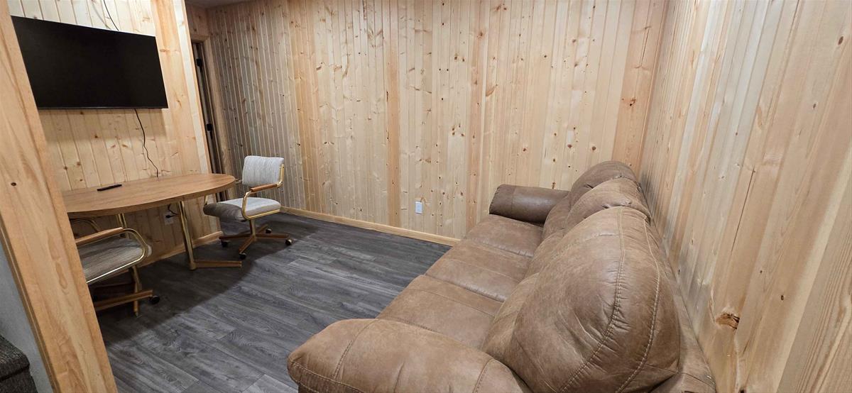 Cabin 4 - Basement Sitting Area