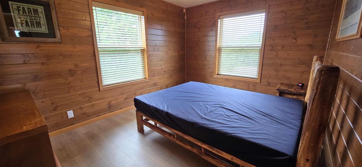 Cabin 4 - Main Level Bedroom