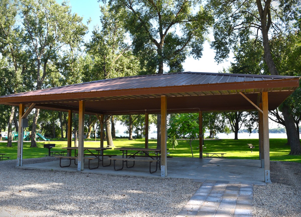 Lake Shore Shelter West