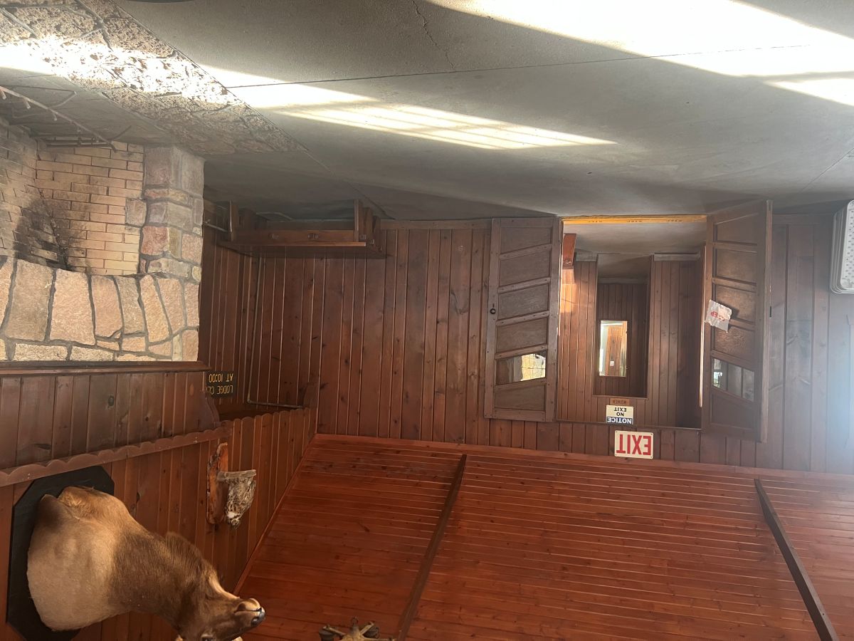 Lodge inside main room 