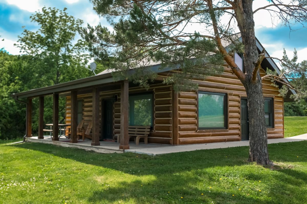 Cordova Park, Pine Cabin