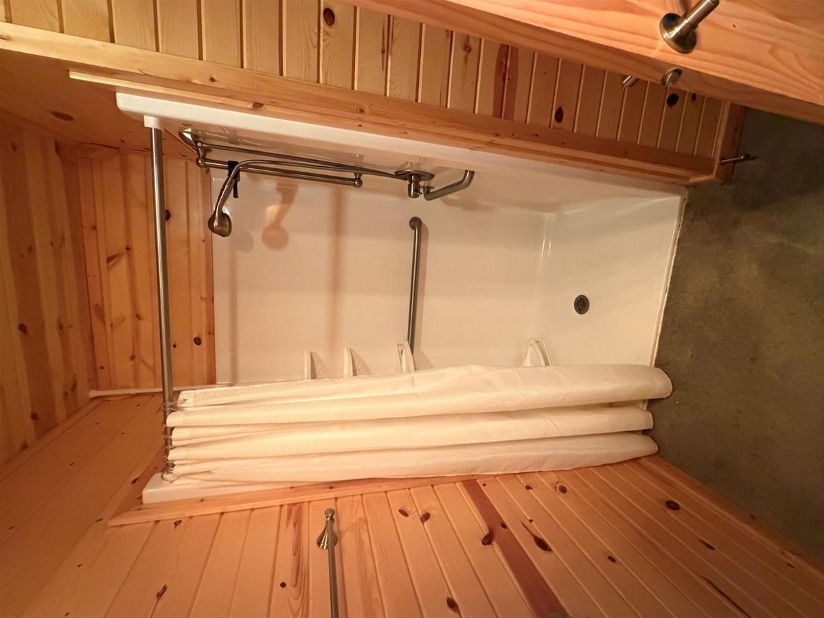 Timberview cabin shower 