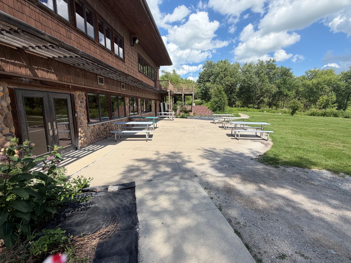 Lake Iowa Nature Center Outside area 
