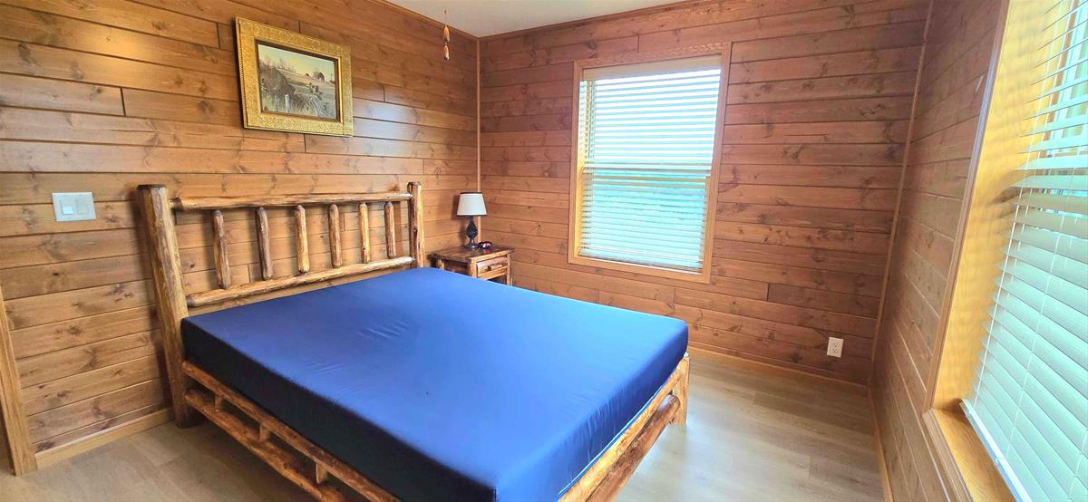 Cabin 2 - Basement Sitting Area