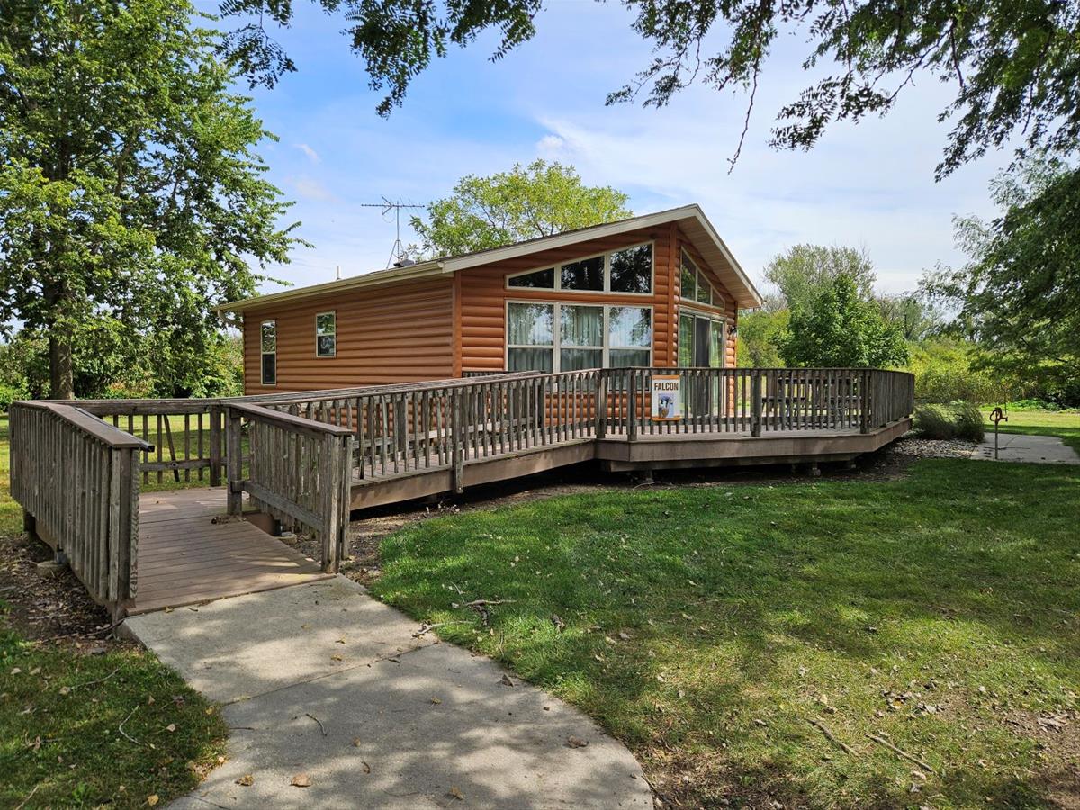 Snyder Bend Falcon Cabin 2 BR 6 Person