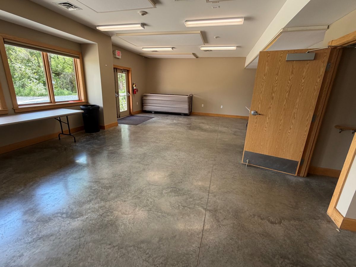 Lake Iowa Nature Center - Inside view 