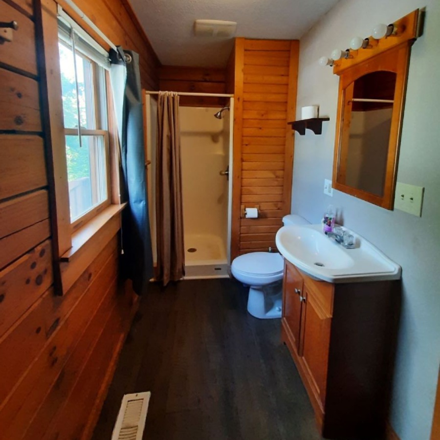 Cabin 3 Bathroom