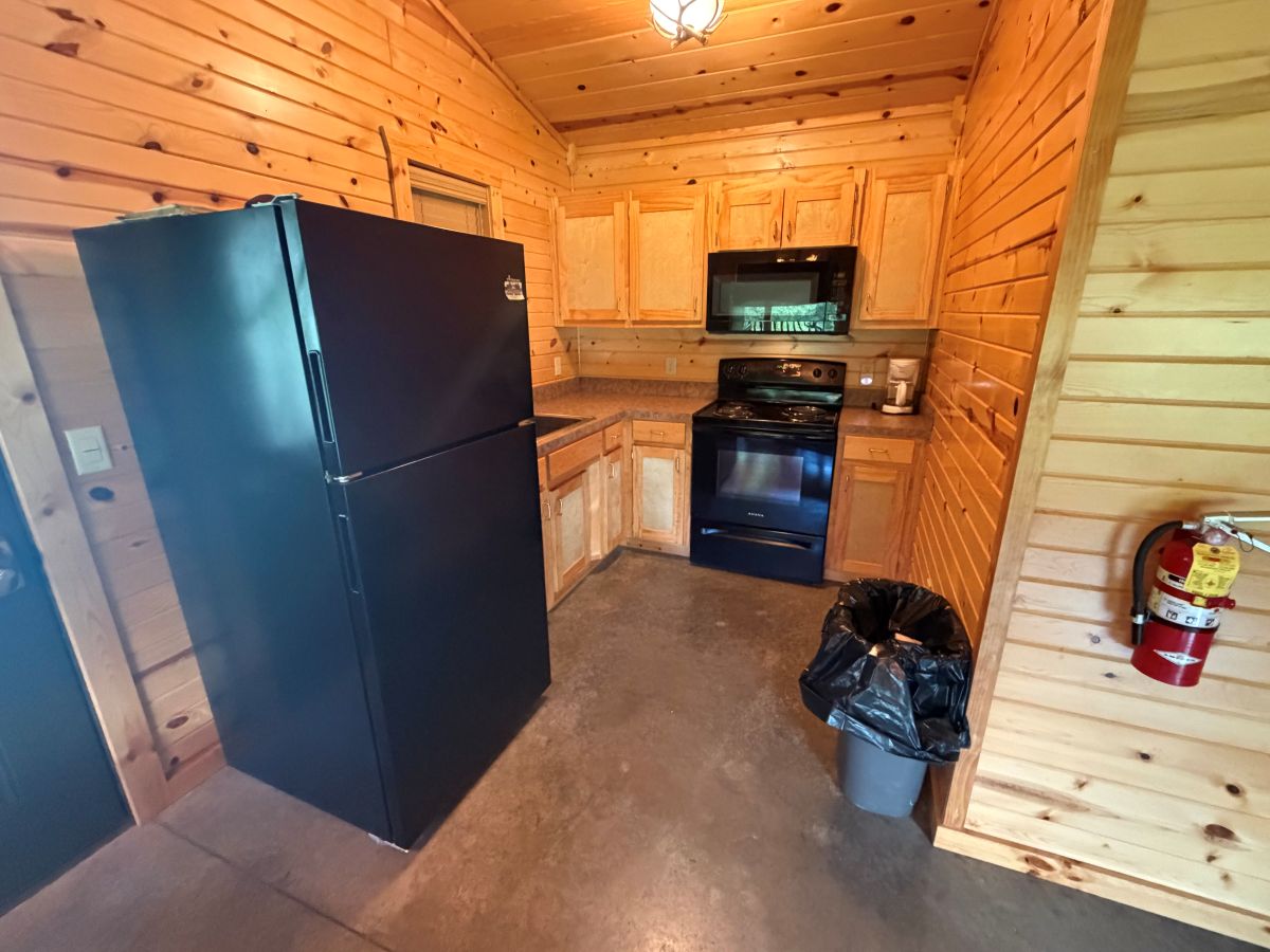 Timberview Cabin - Full kitchen with refrigerator, sink, stove, microwave, cabinets 