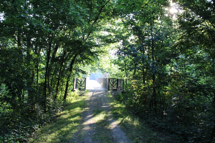 Entrance to cedar creek walking bridge