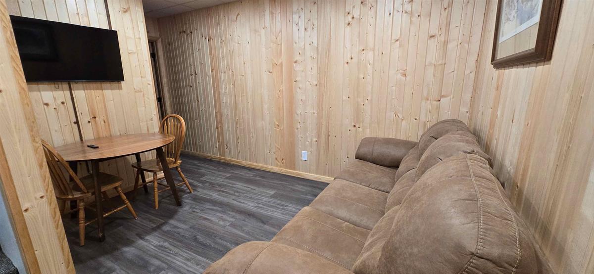 Cabin 6 - Basement Sitting Area