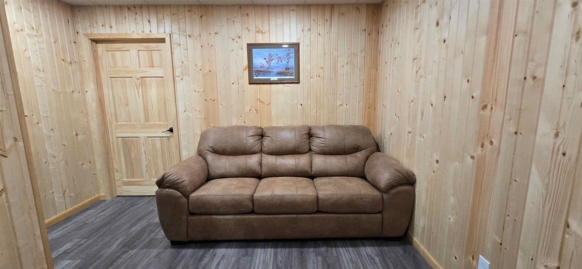 Cabin 3 - Basement Sitting Area