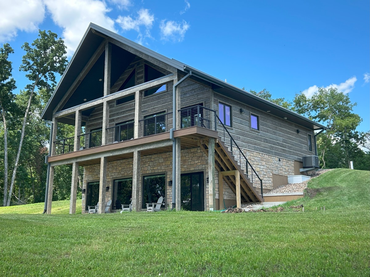 Roberts Creek Park,  Osprey Cabin