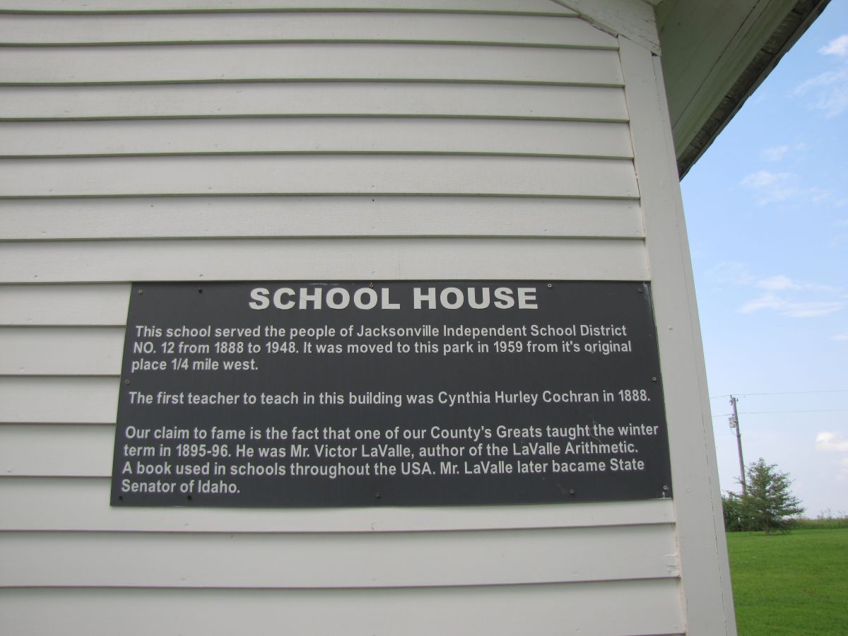 Munson Schoolhouse front sign