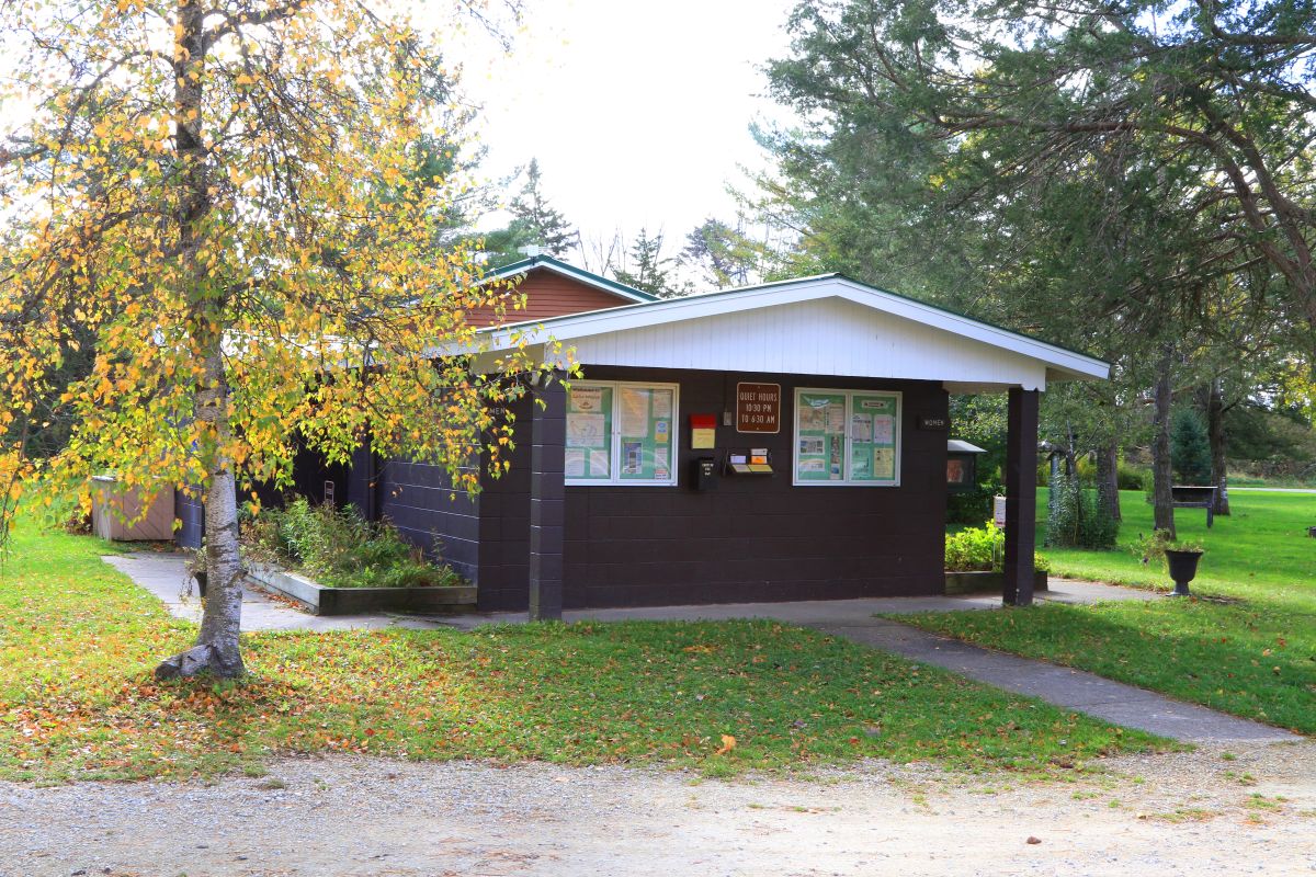 Showerhouse at Lake Meyer Campground