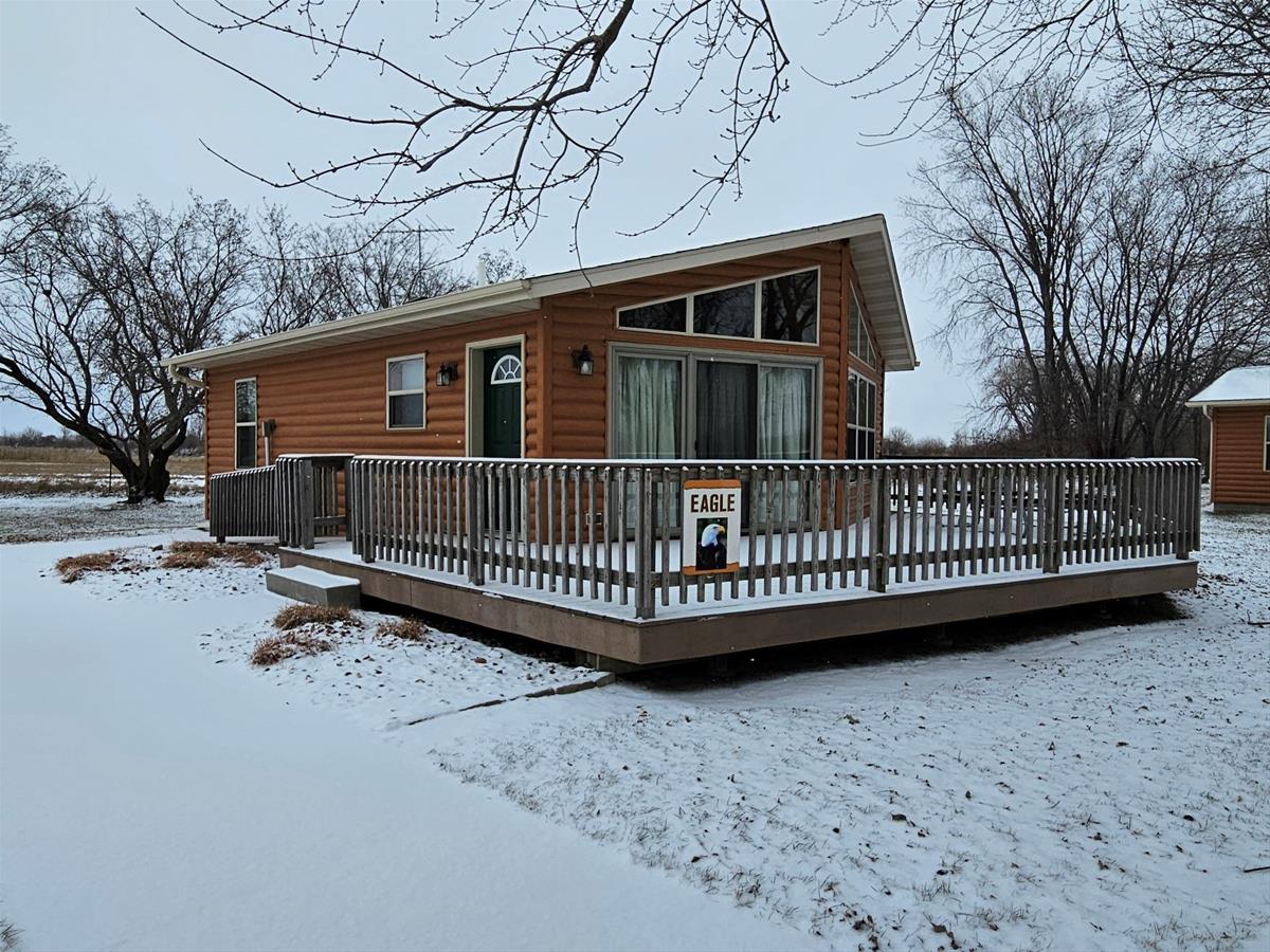 Eagle - Modern family cabin with glass front and large deck with ADA accessible ramp